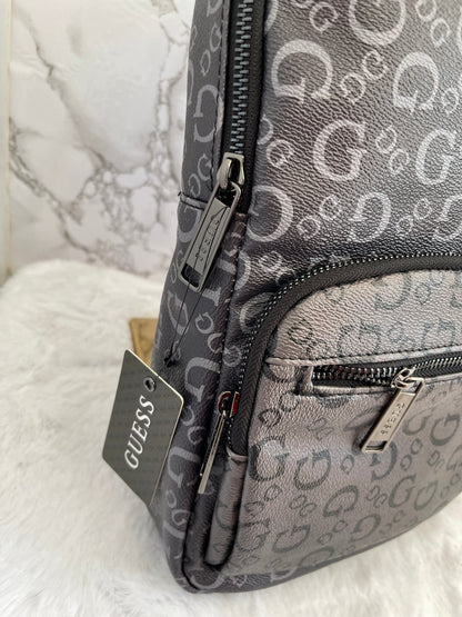 Bolso de caballero marca Guess tipo piel tamaño grande