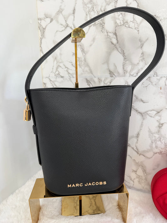 Bolsa negra mediana marca Marc Jacobs