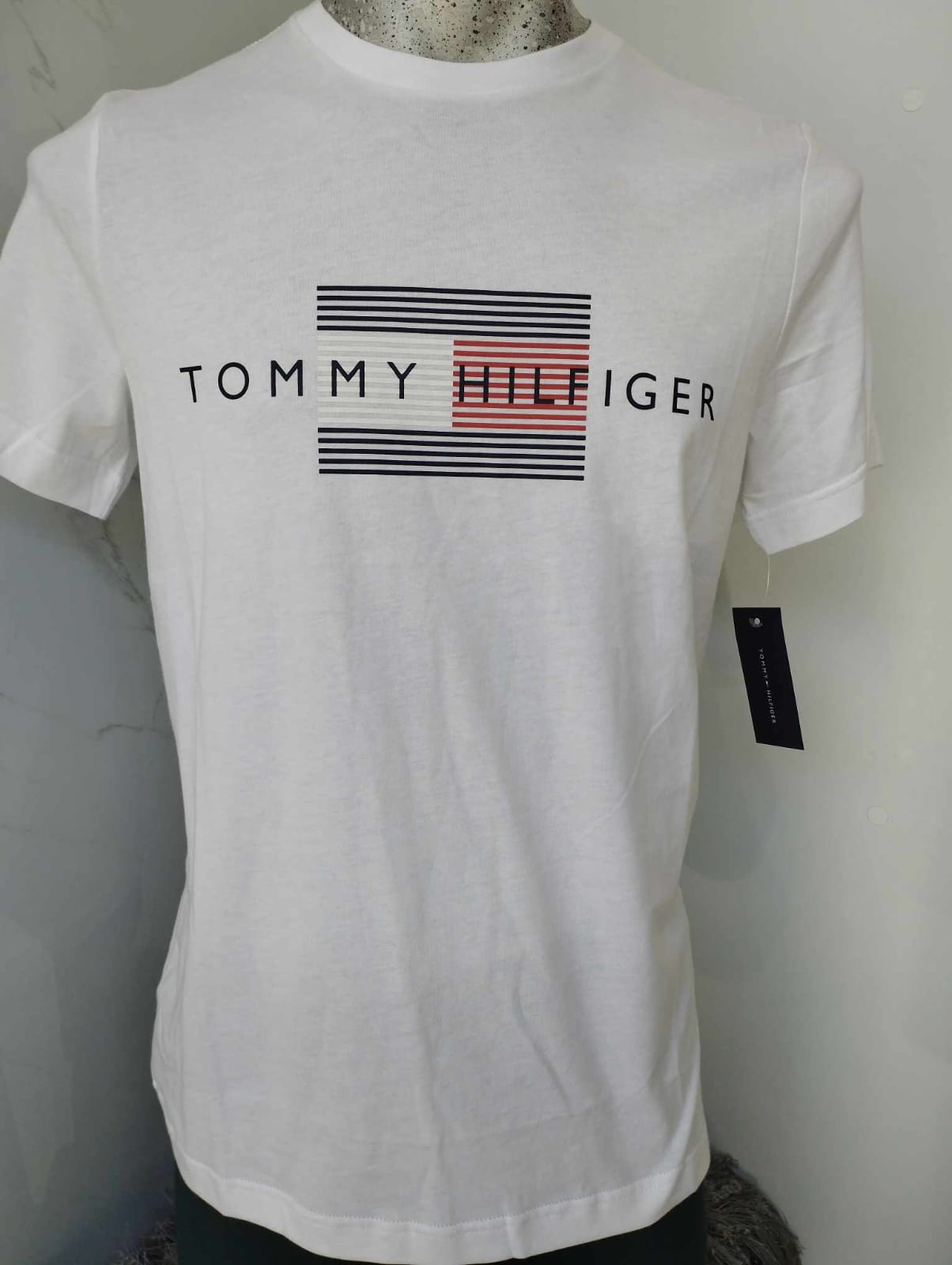 Playera de caballero marca Tommy Hilfiger