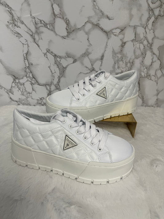 Tenis de dama color blanco marca Guess