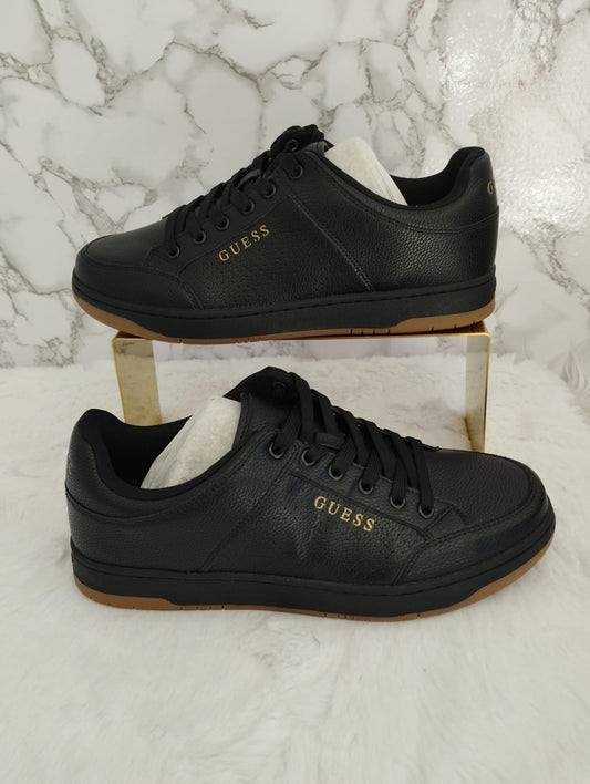 Tenis para caballero color negro tipo piel marca Guess