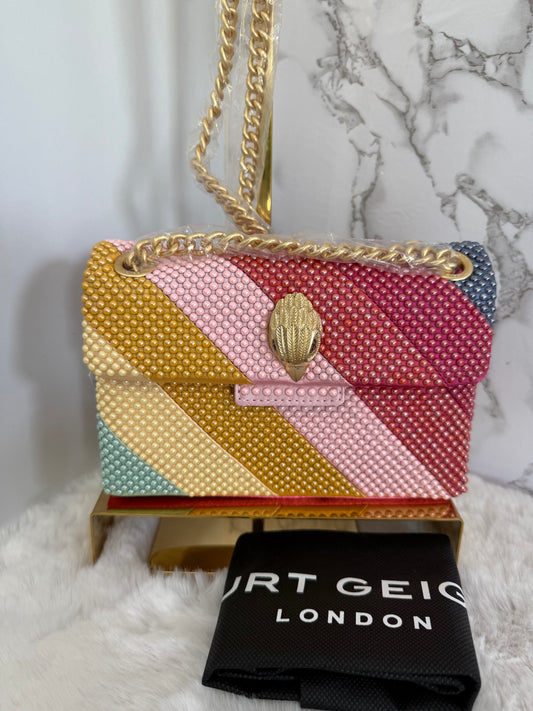 Bolsa tipo CROSSBODY tipo perlas colores pastel marca Kurt Geiger