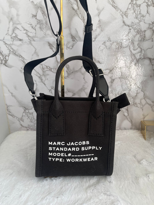 Bolsa tipo lona color negro marca Marc Jacobs