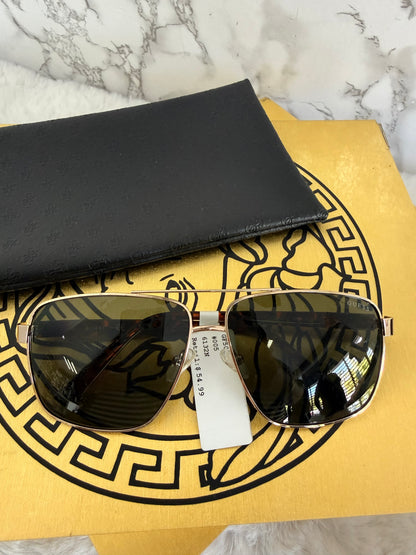 Lentes armazon dorado marca Guess con estuche de bolsa