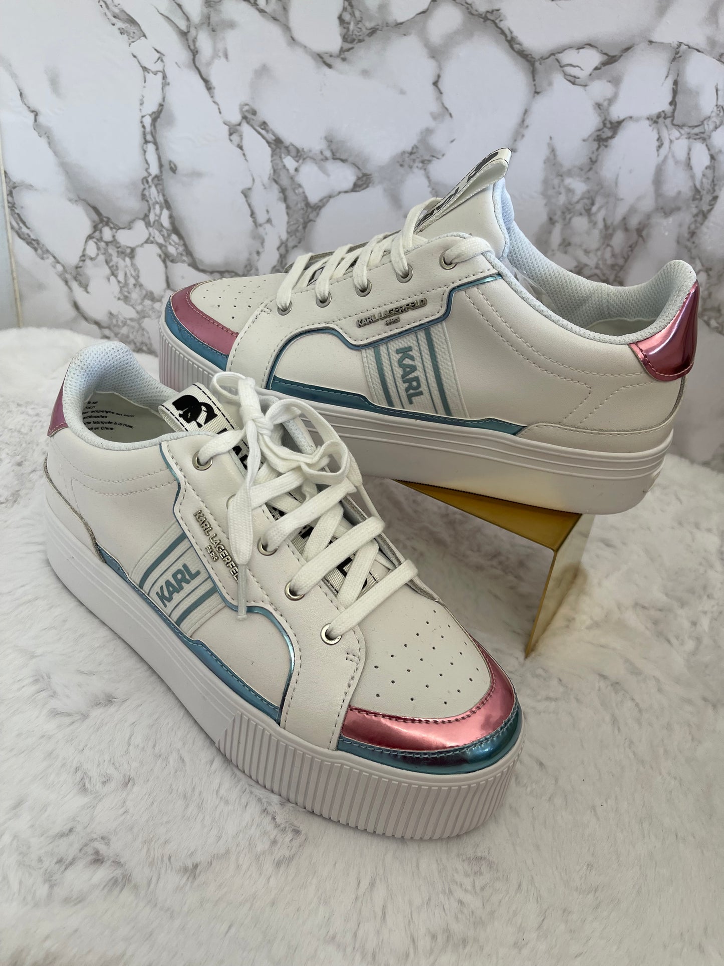 Tenis de dama marca Karl Lagerfeld