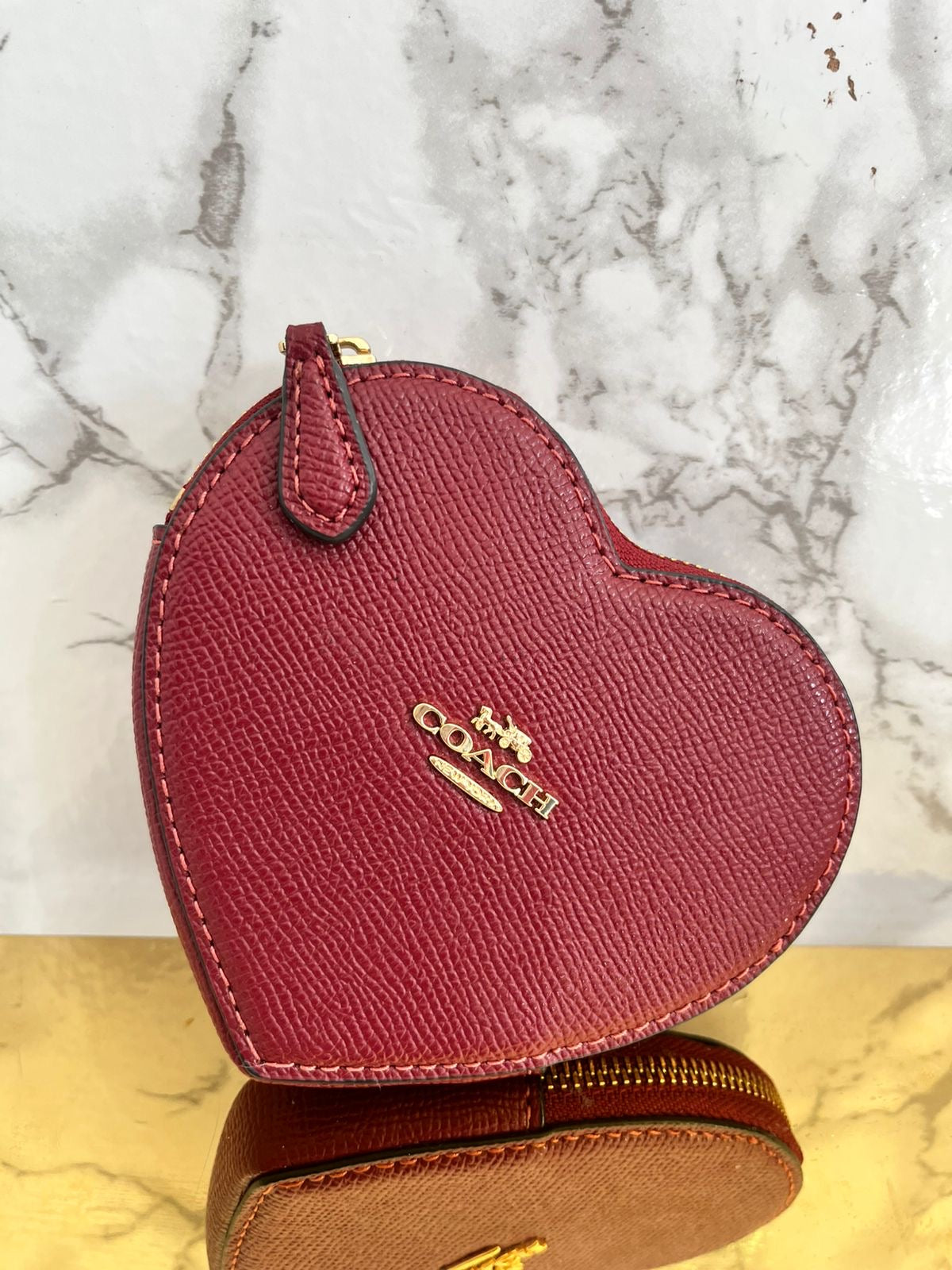 Monedero corazón con cierre marca Coach