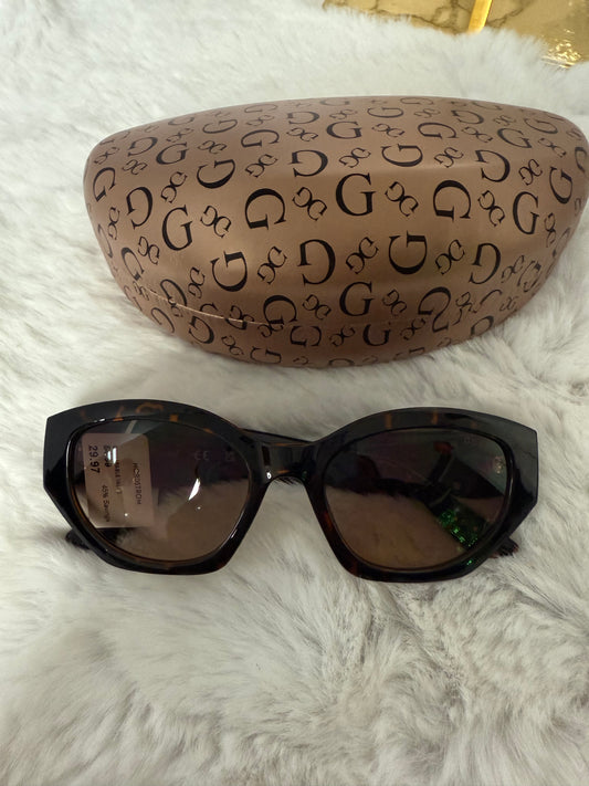 Lentes negro marca Guess con estuche de bolsa