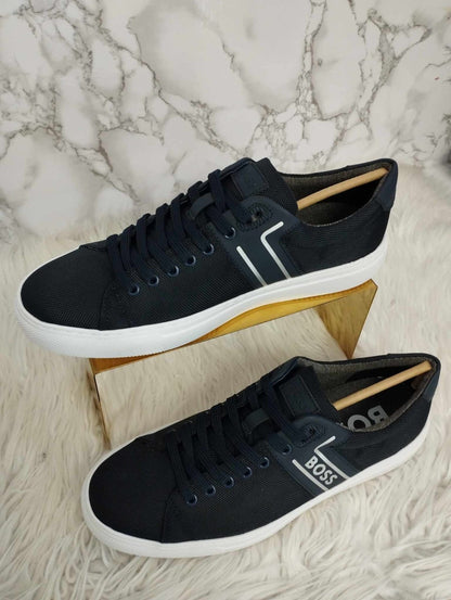 Tenis de caballero color azul marca Hugo Boss
