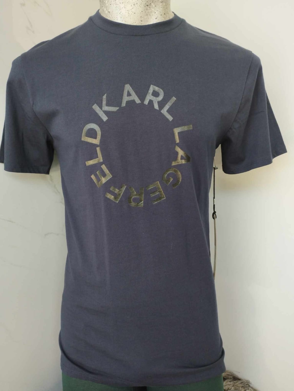 Playera de caballero marca Karl Lagerfeld