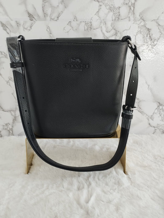 Bolsa color negro marca Coach