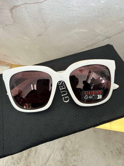 Lentes de dama marca Guess con estuche de bolsa