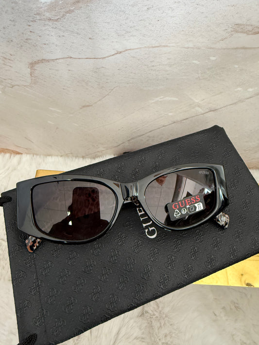Lentes unisex marca Guess con estuche de bolsa