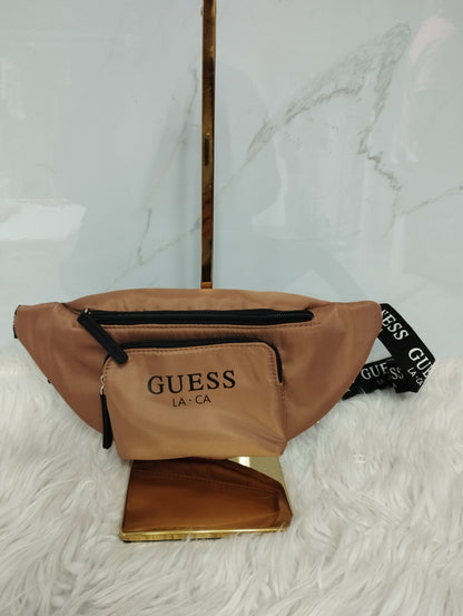 BOLSO DE CABALLERO TIPO CANGURERA MARCA GUESS