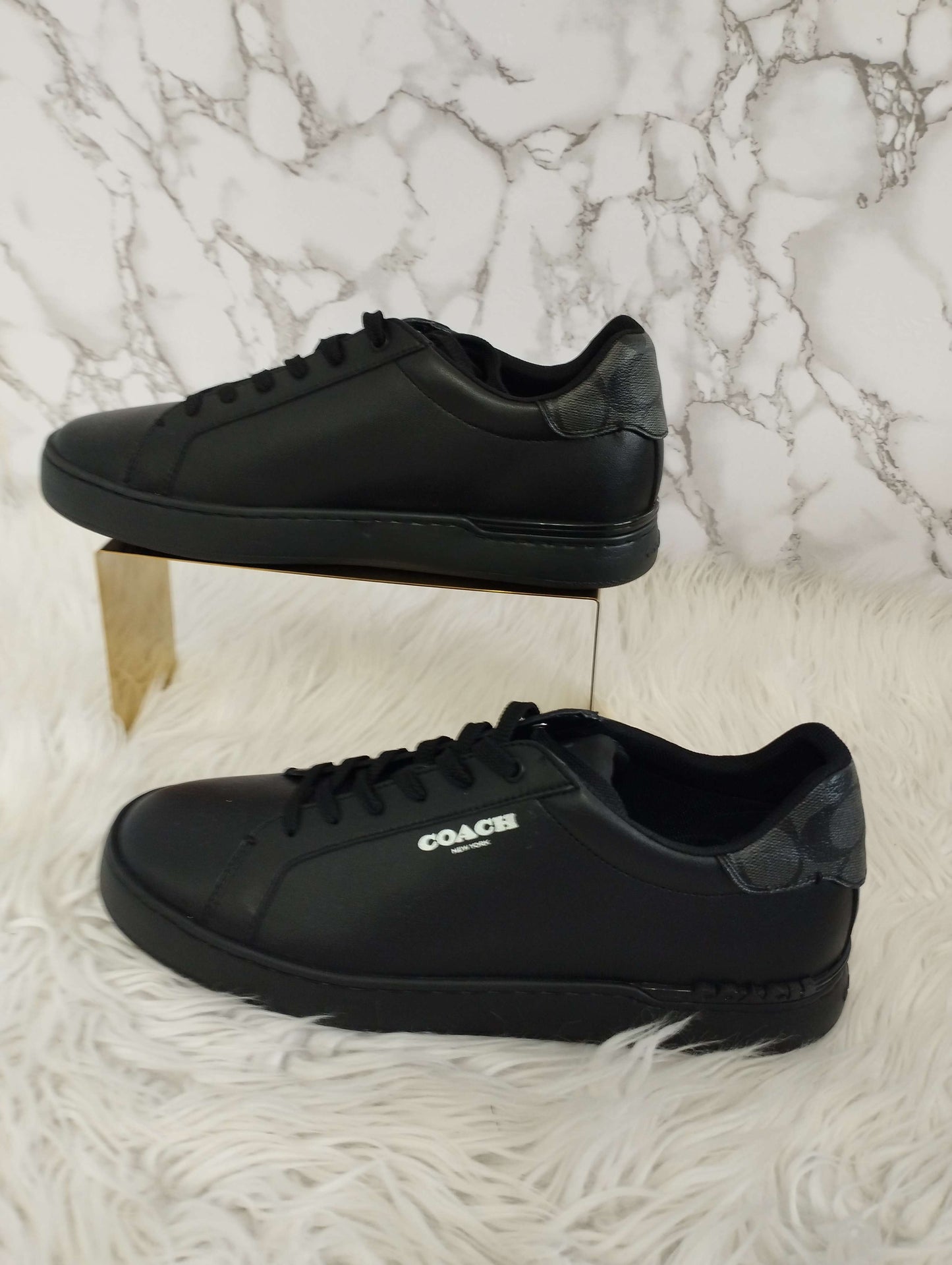 TENIS  DE CABALLERO MARCA COACH NEGRO LISO