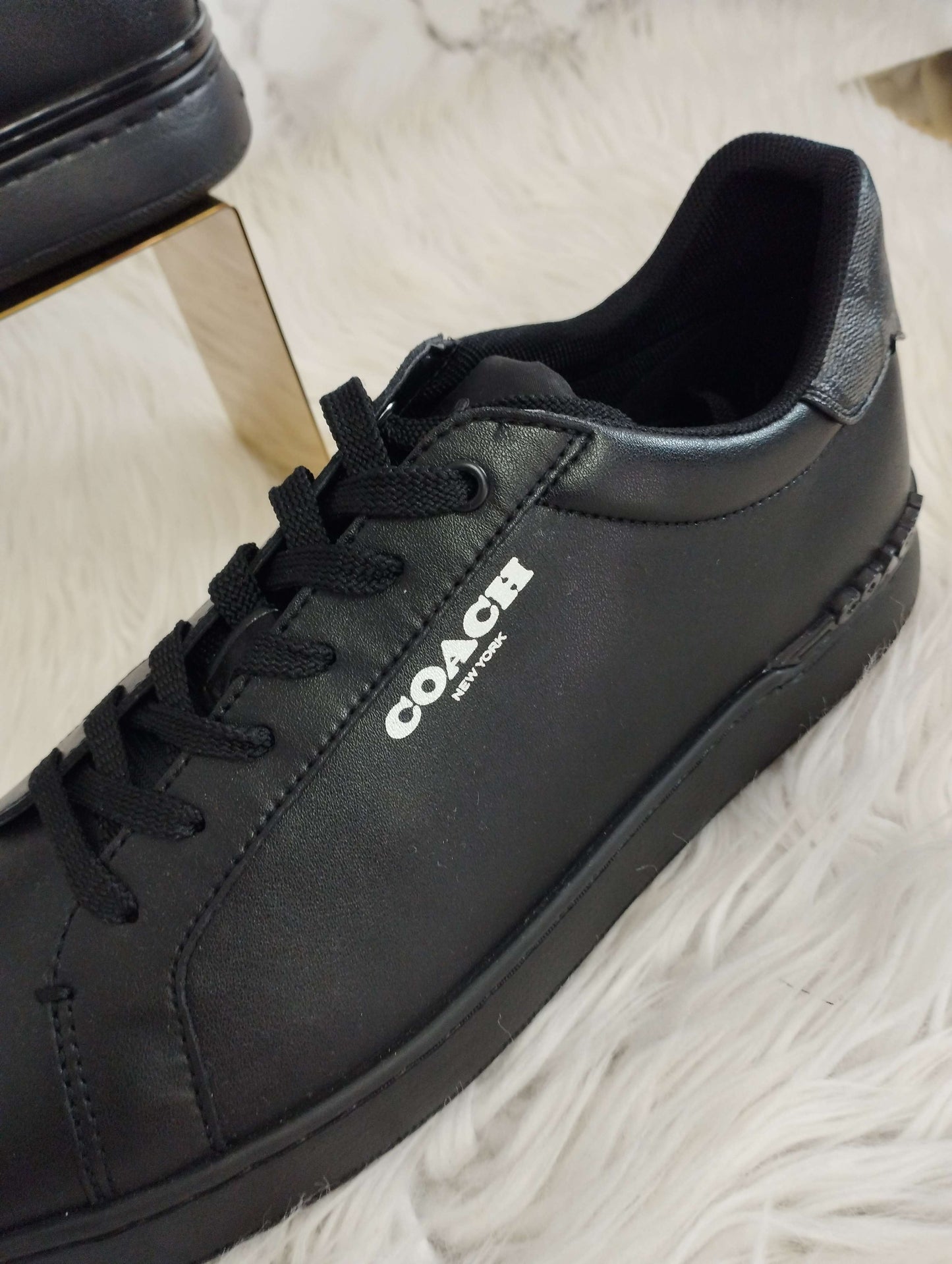 TENIS  DE CABALLERO MARCA COACH NEGRO LISO