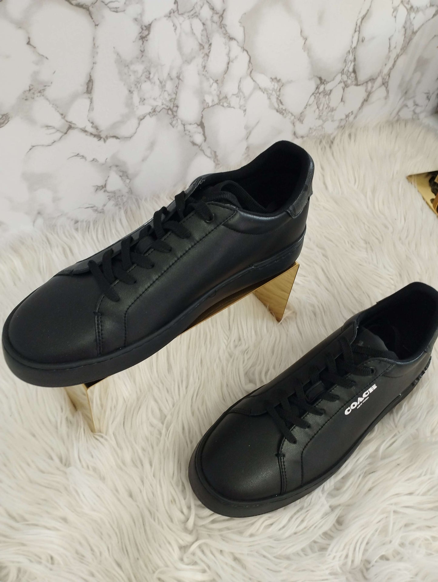 TENIS  DE CABALLERO MARCA COACH NEGRO LISO