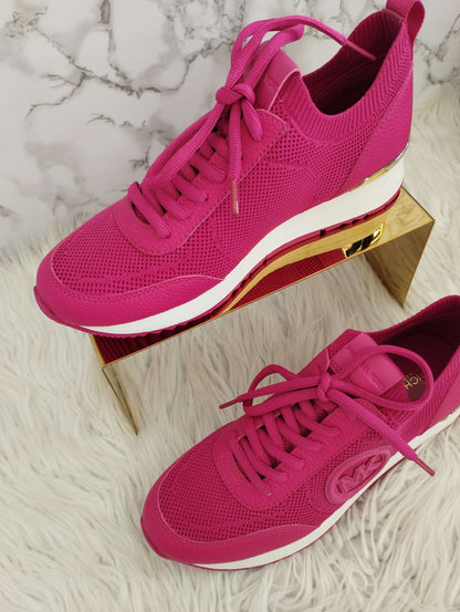 Tenis de dama color rosa fushia marca Michael Kors