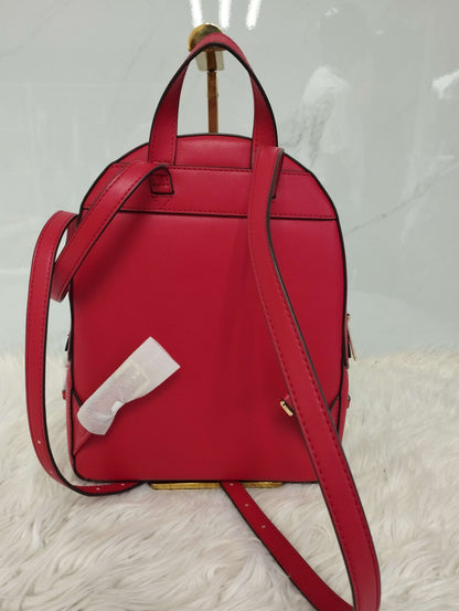 Mochila chica color rosa fucsia marca Michael Kors